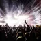 Perché andiamo ai concerti? Le 8 motivazioni psicologiche che ci spingono sotto il palco